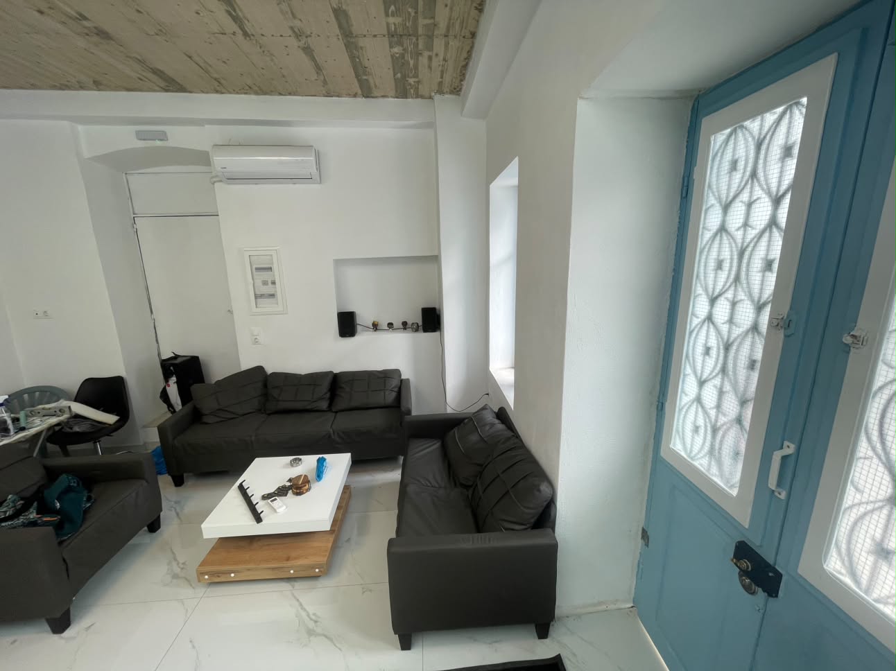 The lounge and blue entrance door at Bengu Hair Studio
